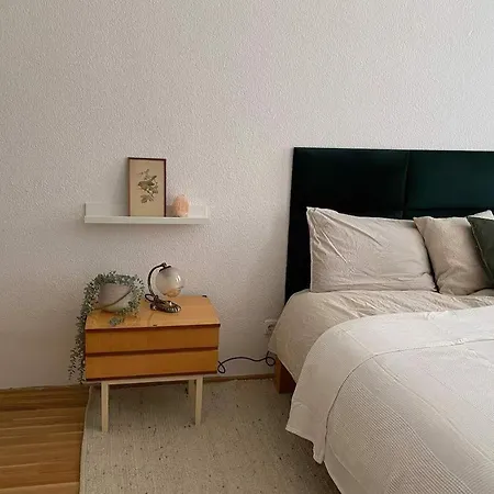 3-Zi-Wohnung-Fuer-5-Pers-Balkon-Hunde-Willkommen Leipzig