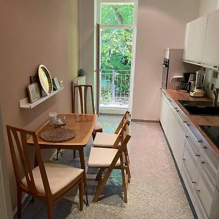 Apartment 3-Zi-Wohnung-Fuer-5-Pers-Balkon-Hunde-Willkommen